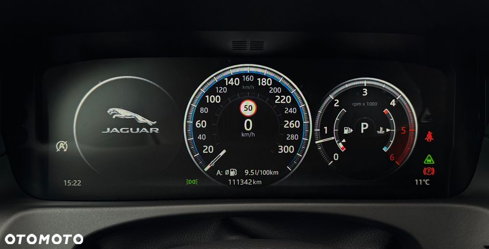 Jaguar XF 30d Portfolio - 12