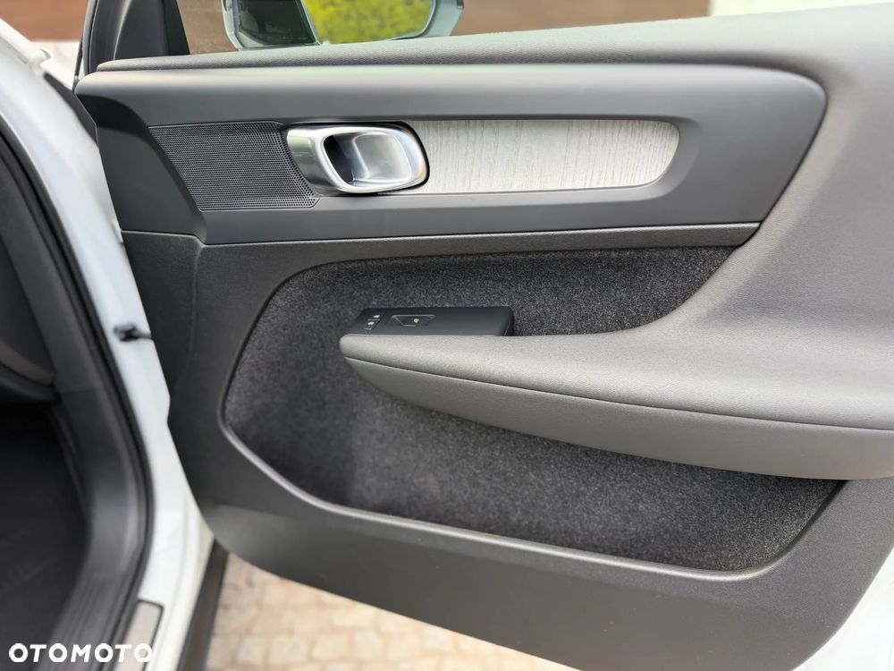 Volvo XC 40 B5 B AWD Geartronic RDesign - 17