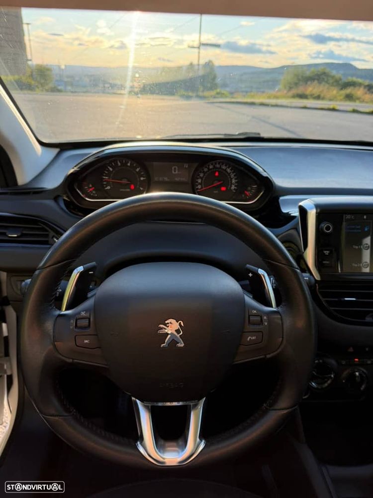 Peugeot 208 - 10