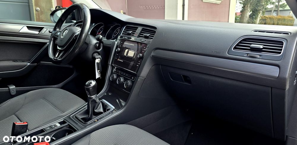 Volkswagen Golf - 16