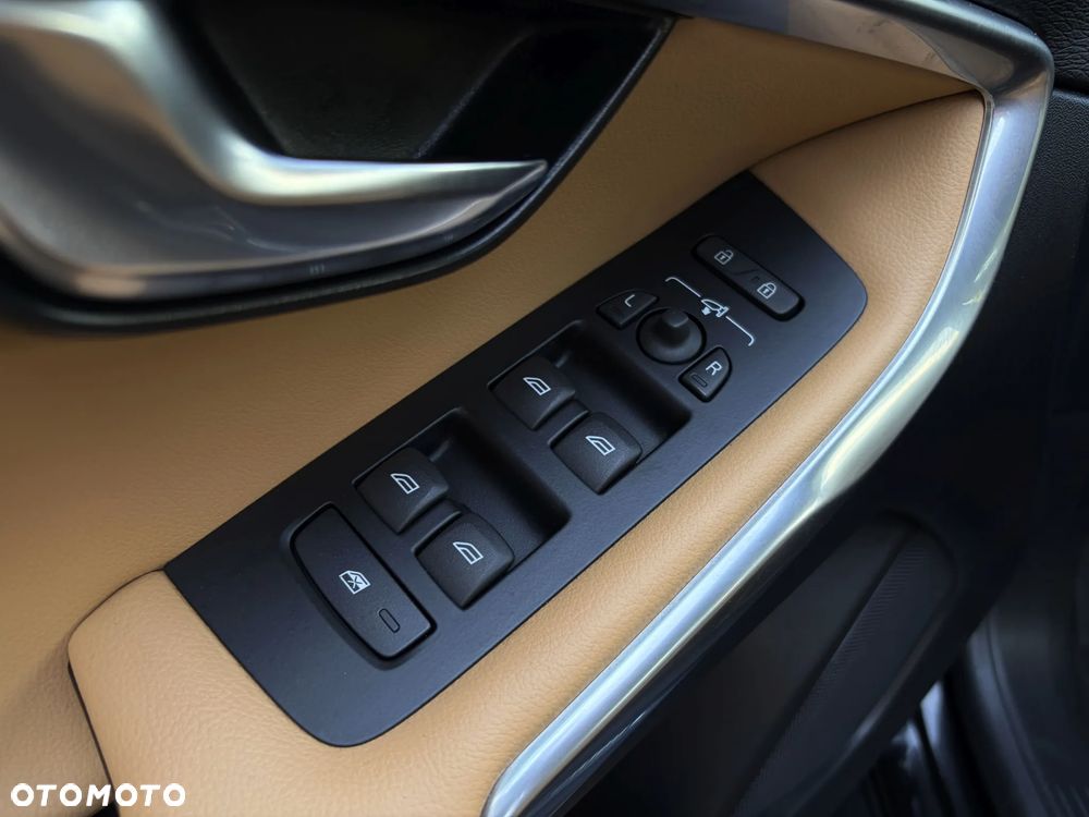 Volvo V40 Cross Country D2 Momentum - 32