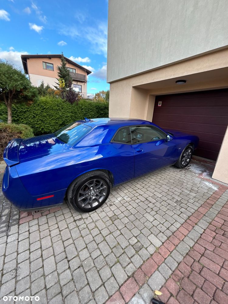 Dodge Challenger - 8