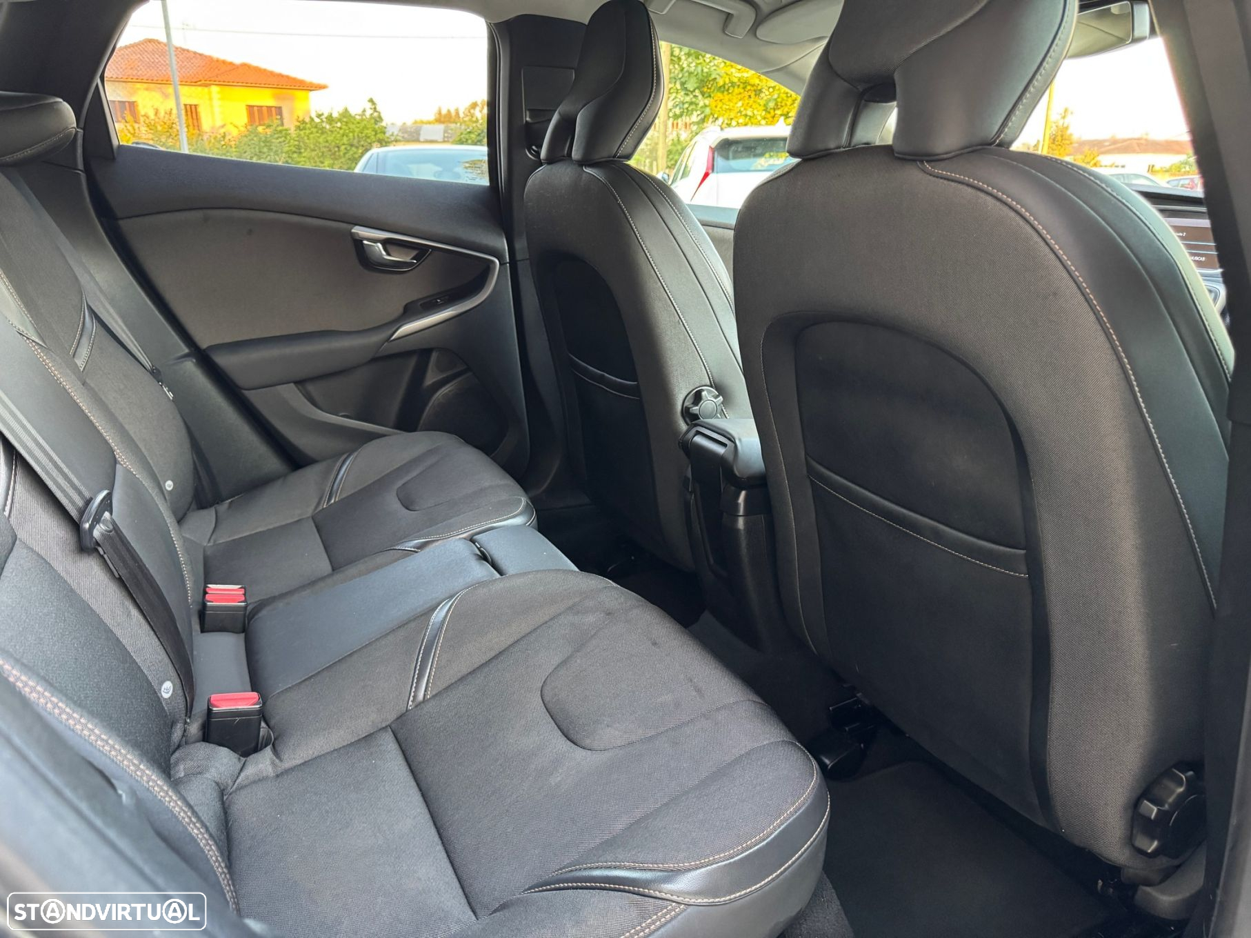 Volvo V40 Cross Country 1.6 D2 Momentum - 16