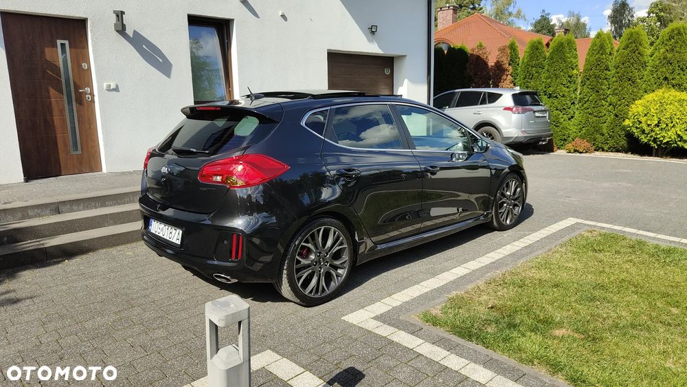 Kia Ceed 1.6 T-GDI GT - 4
