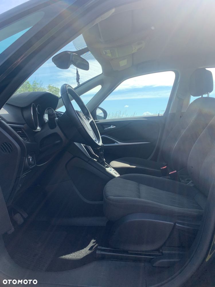 Opel Zafira - 10