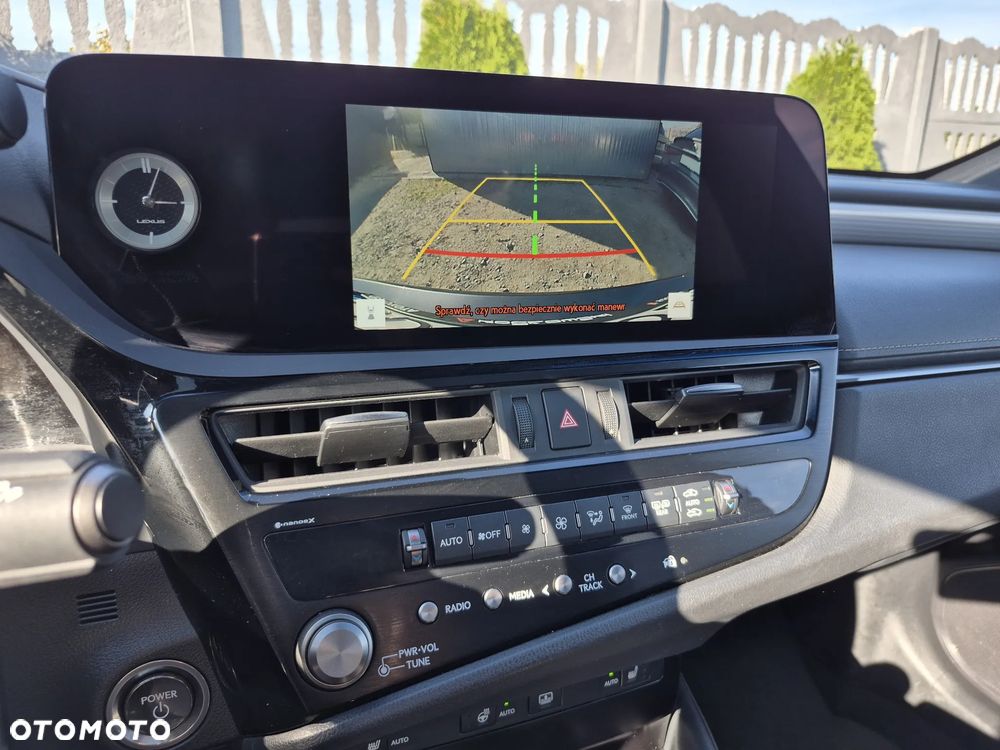 Lexus ES 300h F Sport Edition - 12