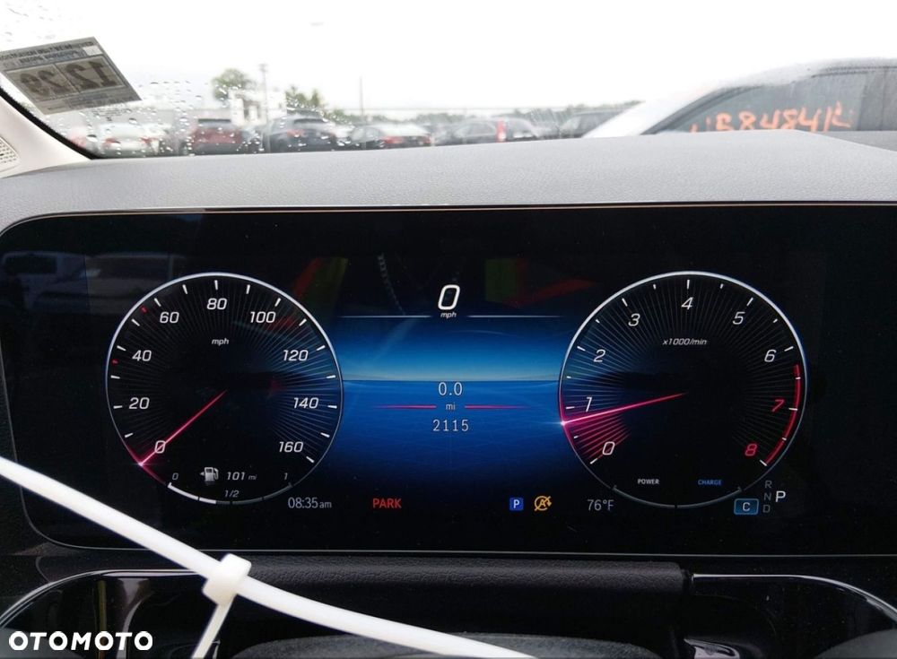 Mercedes-Benz GLA - 12