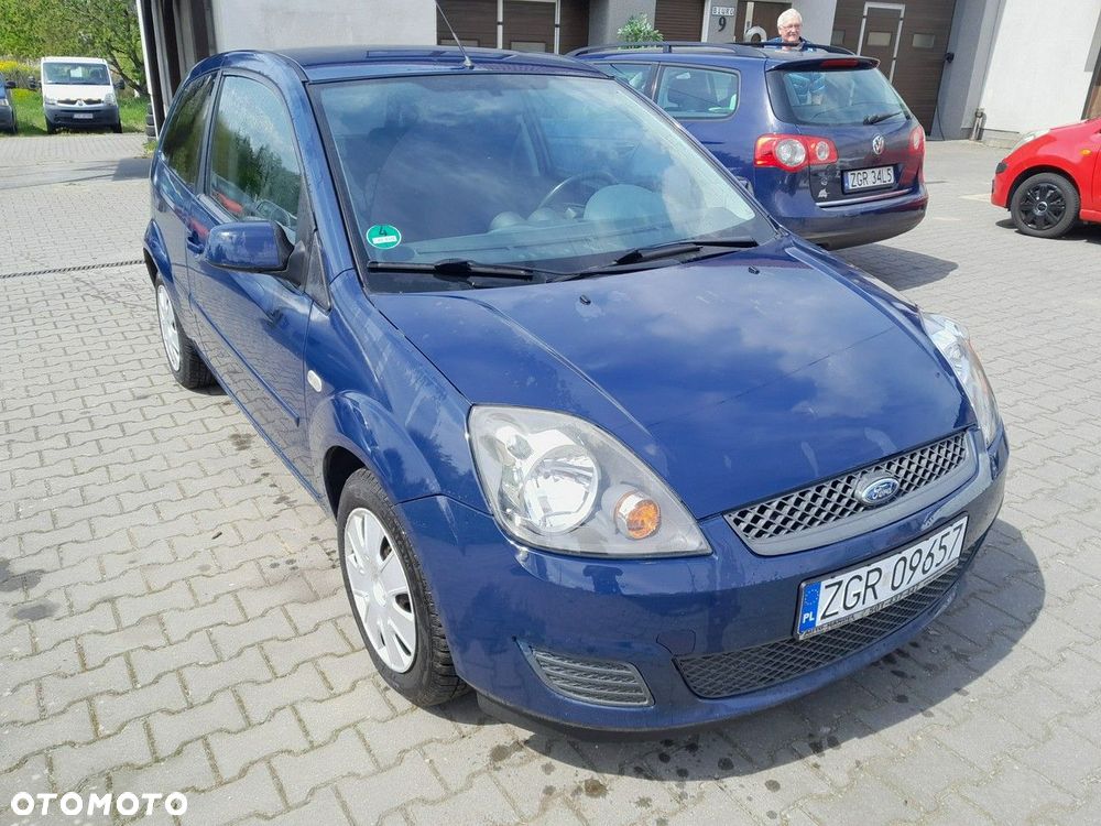 Ford Fiesta 1.3 Ambiente - 2