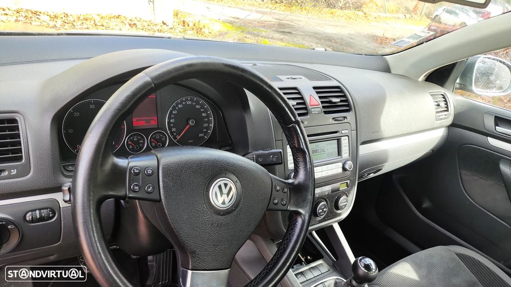 VW Jetta 1.9 TDi BlueM. Confortline - 8
