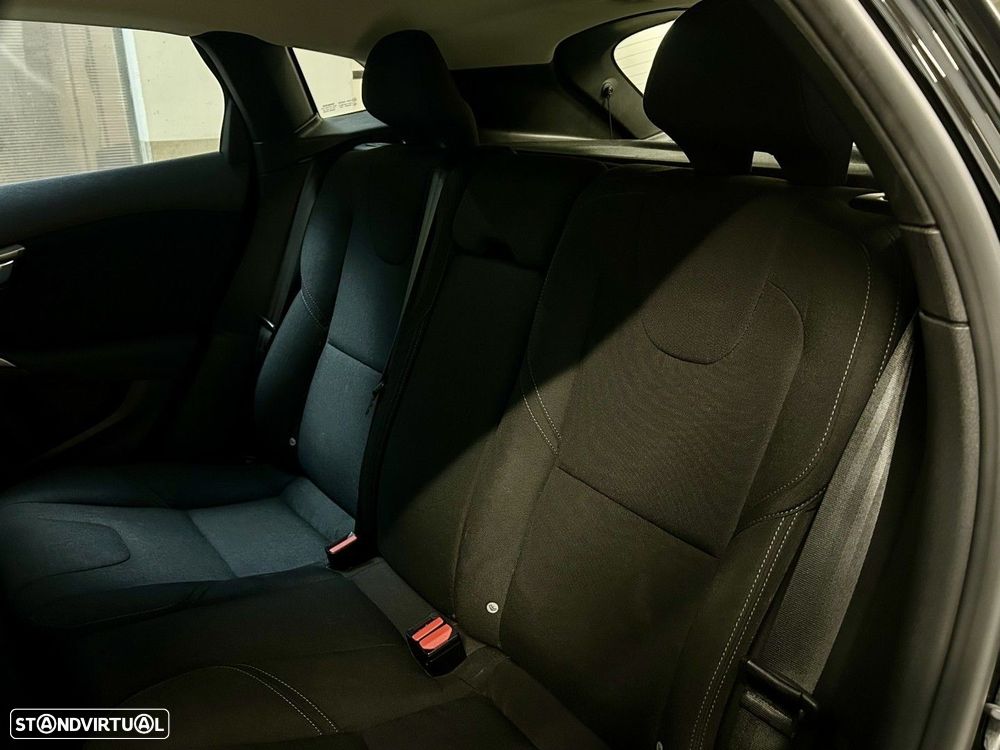 Volvo V40 2.0 D2 Momentum - 34