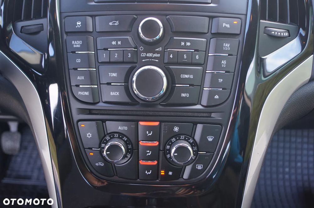 Opel Astra IV 1.4 T Executive EU6 - 32