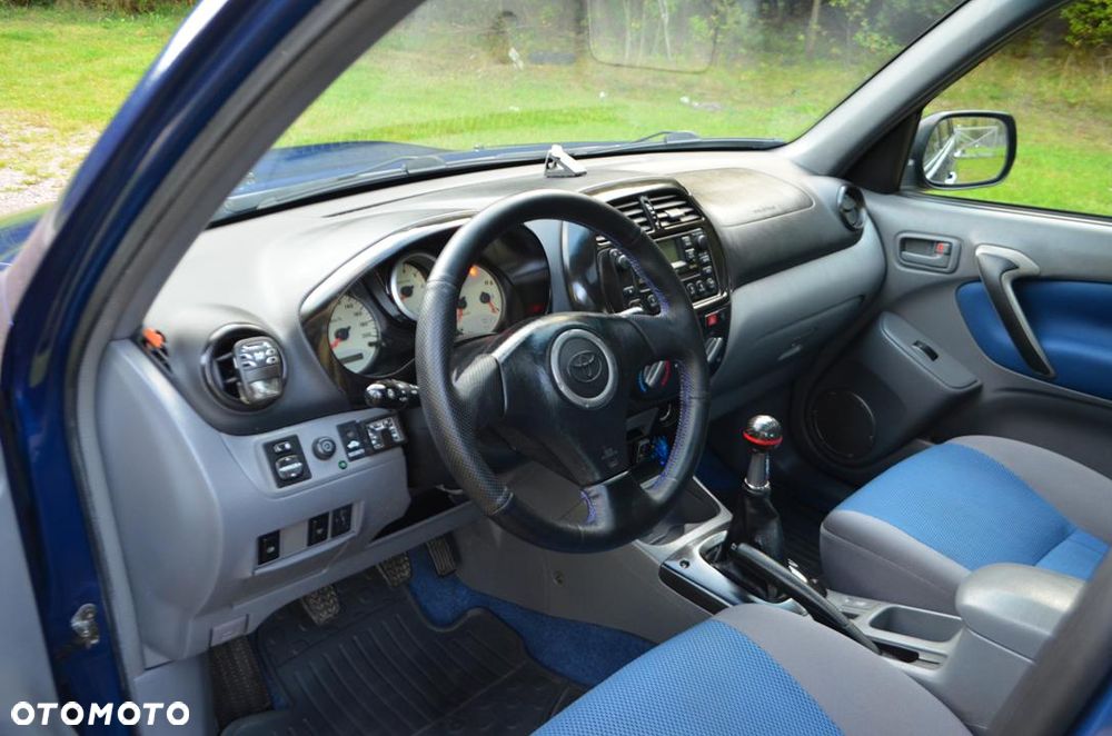 Toyota RAV4 2.0 D-4D 4x4 - 27