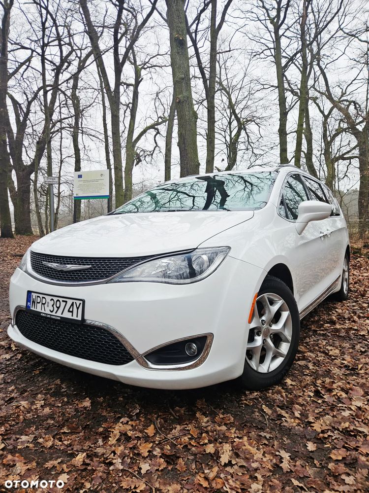 Chrysler Pacifica - 3