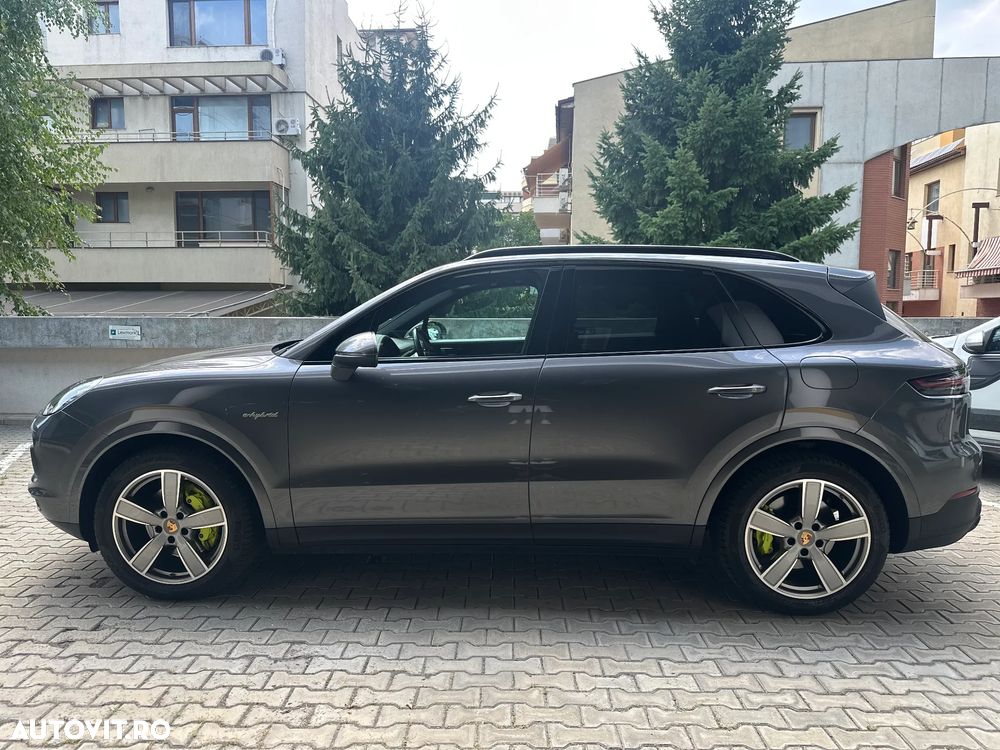 Porsche Cayenne - 2