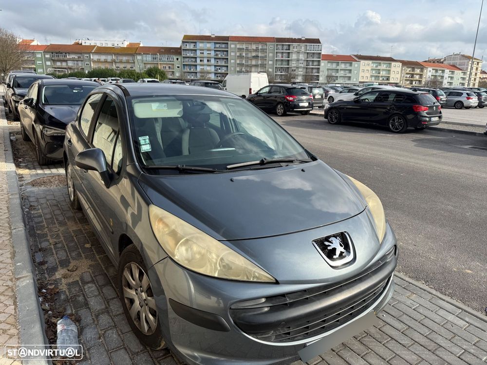 Peugeot 207 - 1