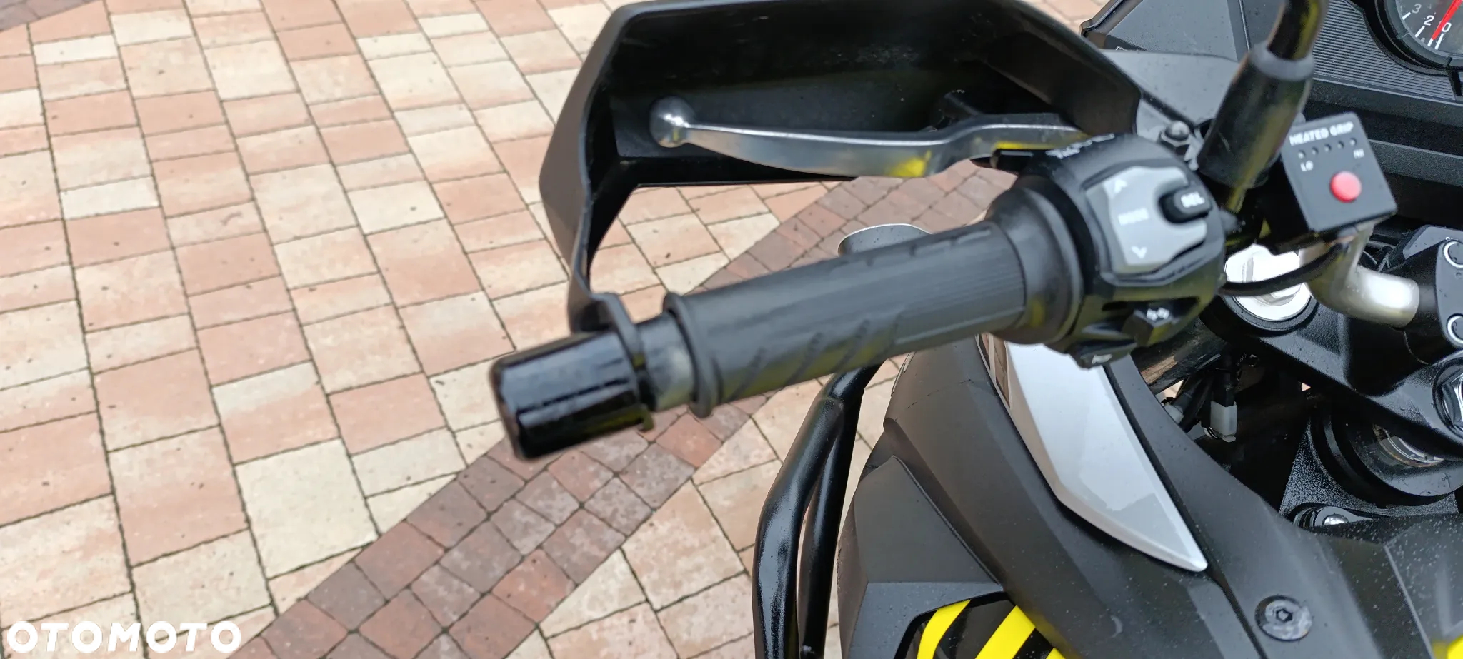Suzuki V-STROM - 12