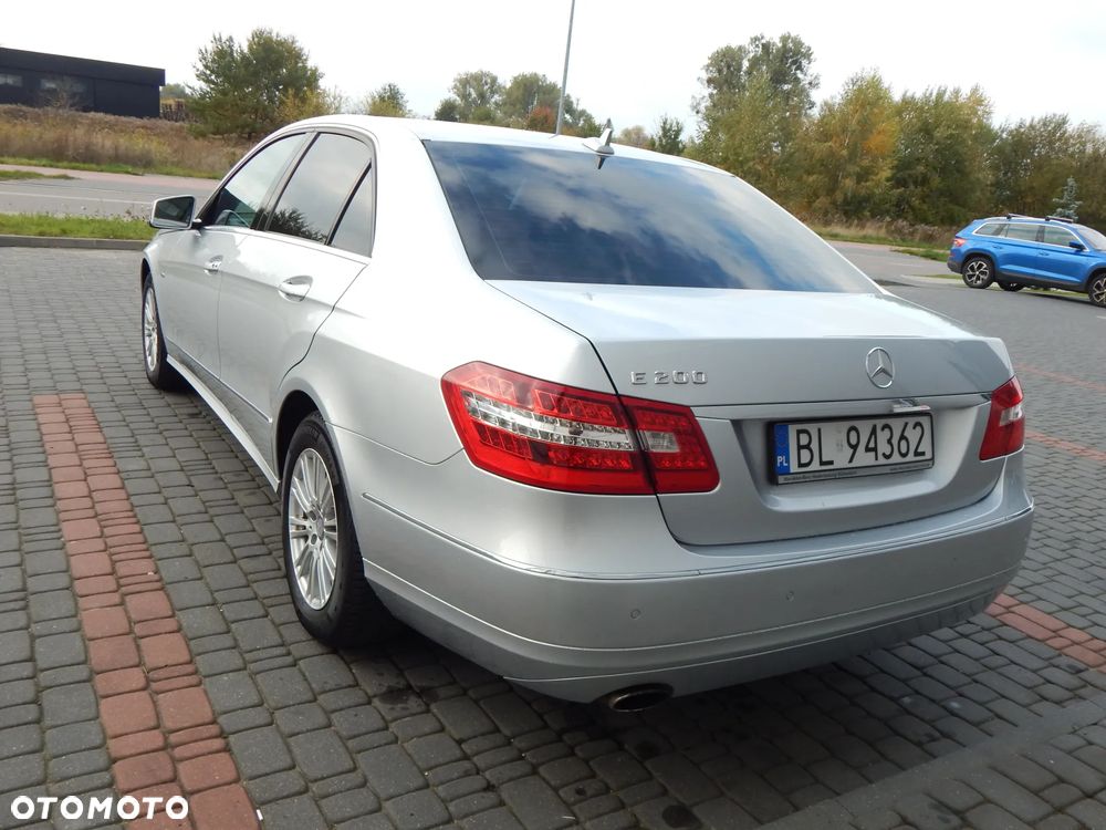 Mercedes-Benz Klasa E 250 BlueEFFICIENCY 7G-TRONIC Elegance - 22