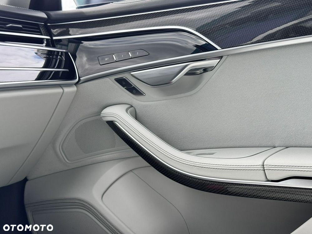 Audi S8 - 34