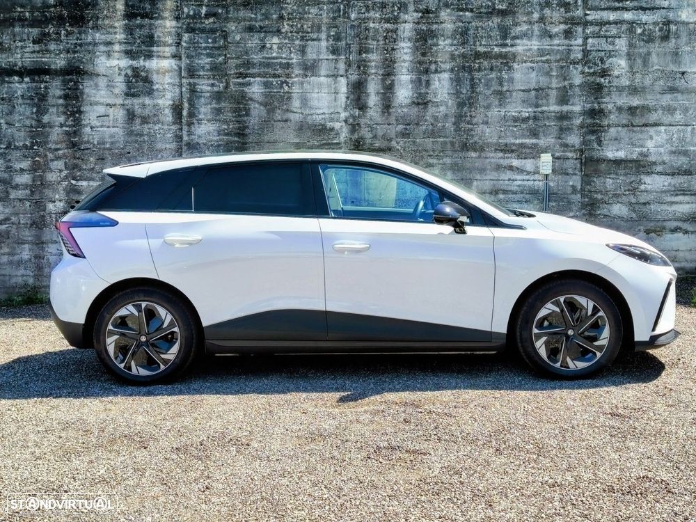 MG MG4 64 kWh Luxury - 17