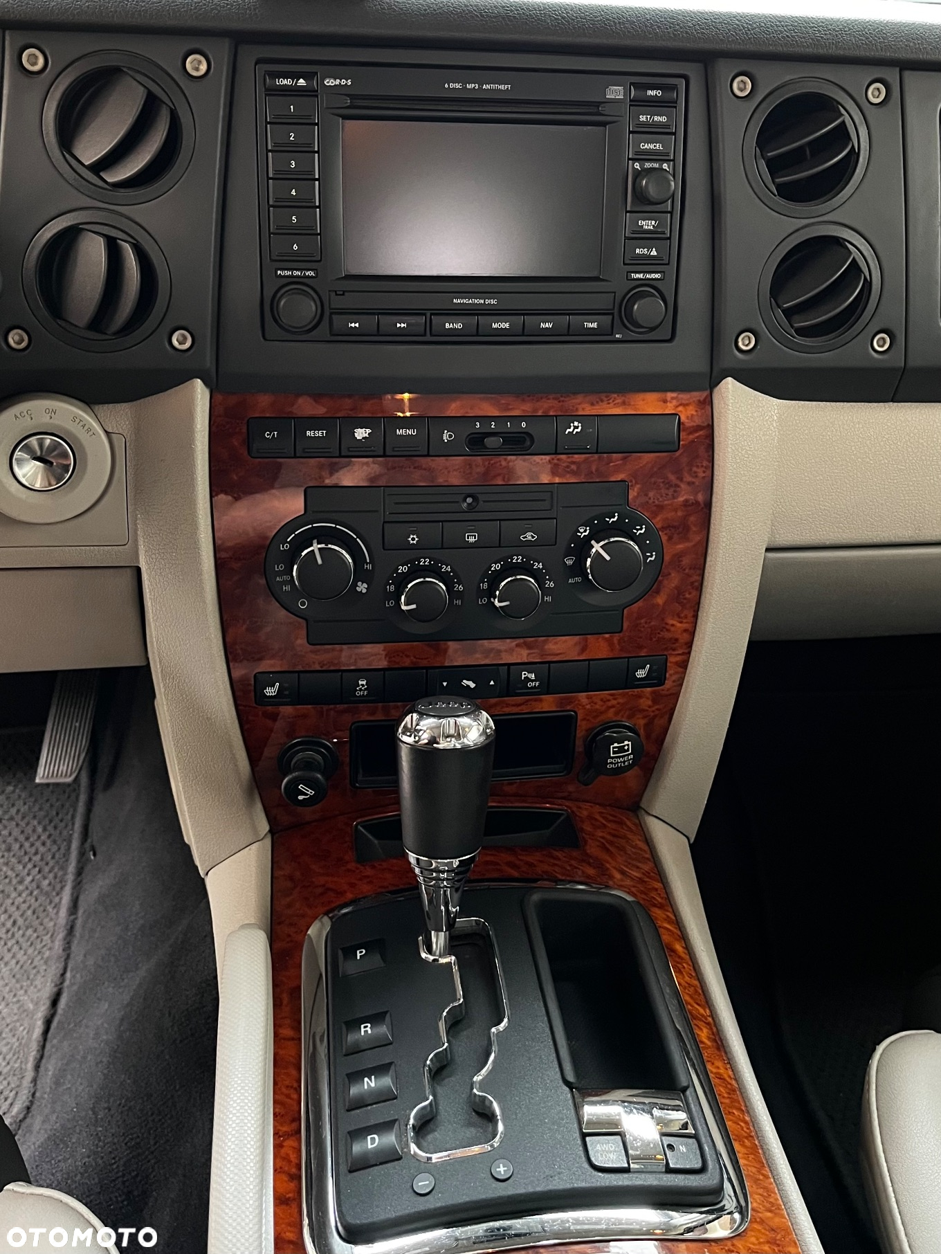 Jeep Commander 3.0 CRD Overland - 11