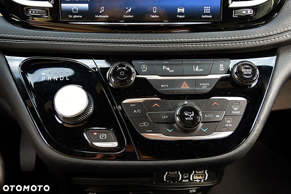 Chrysler Pacifica - 36