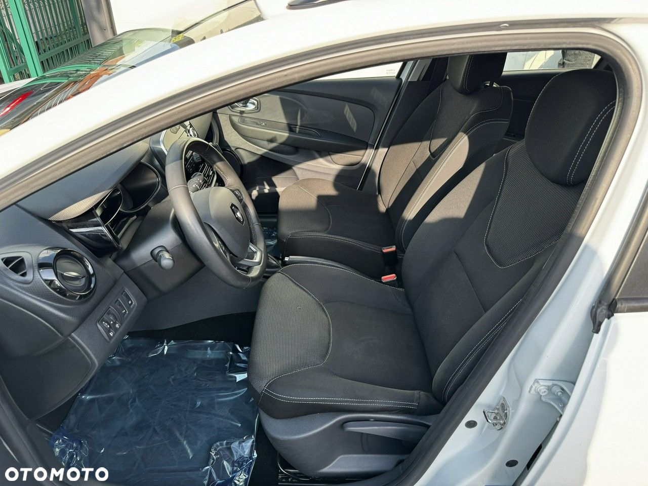 Renault Clio - 11