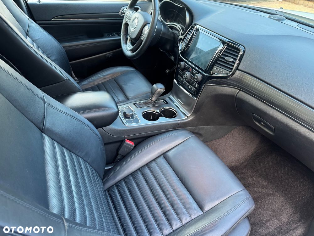 Jeep Grand Cherokee - 30