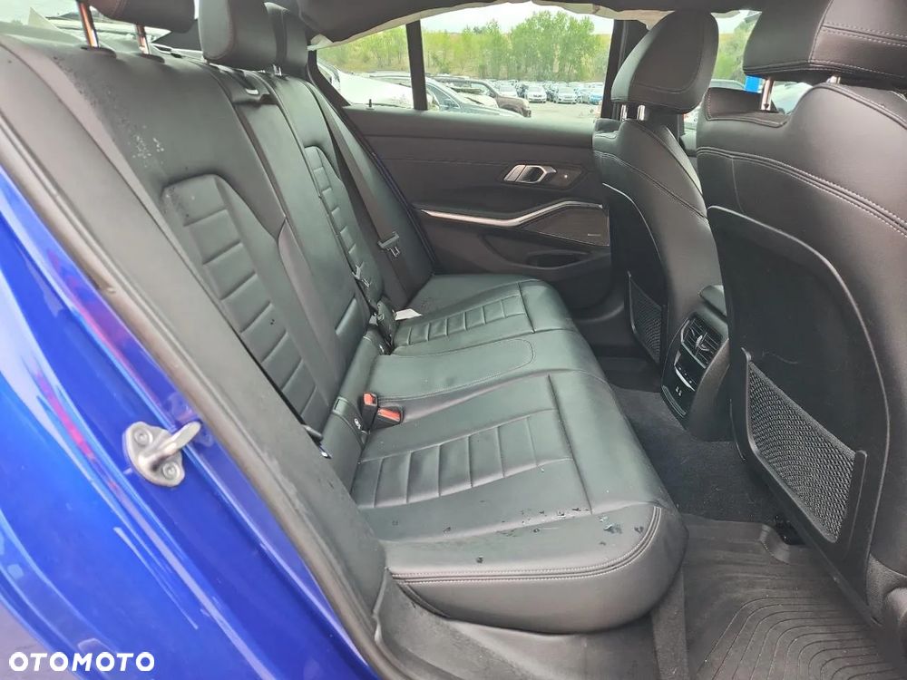 BMW Seria 3 M340i xDrive - 11