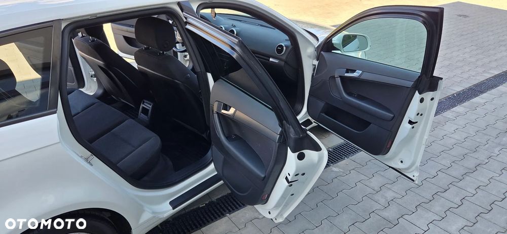 Audi A3 Sportback 1.6 TDI DPF S line Sportpaket - 21