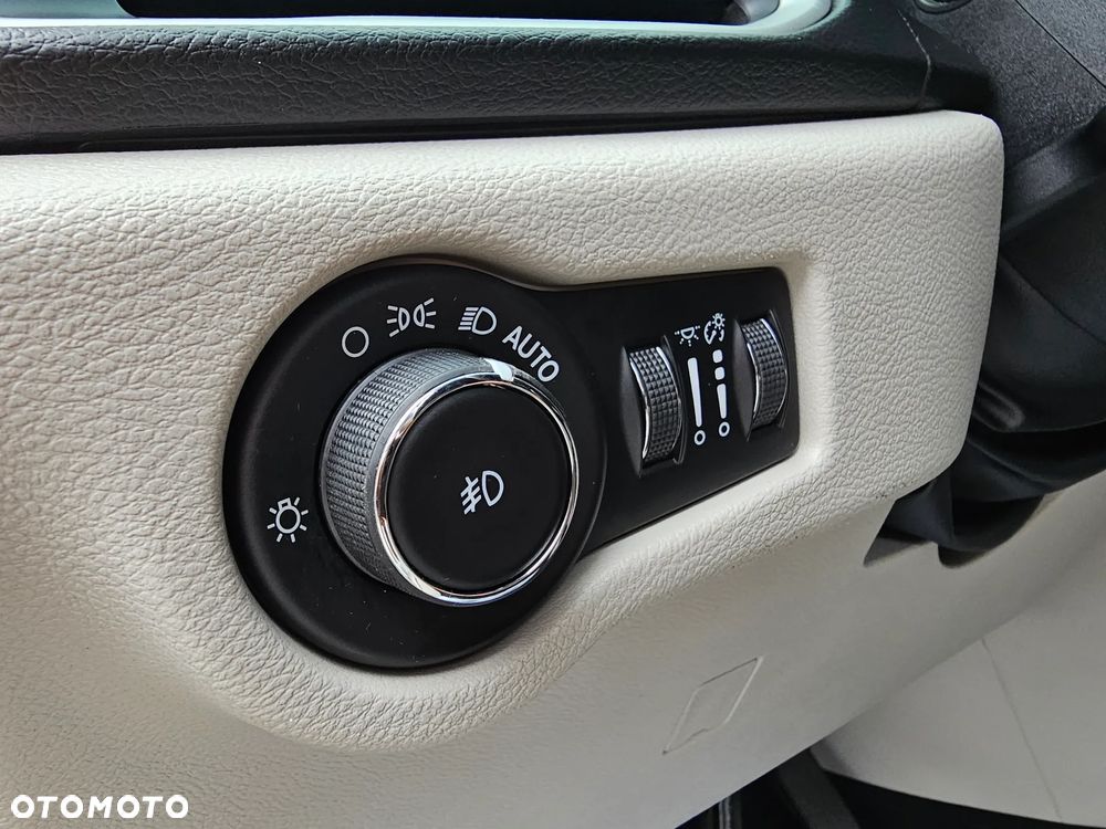 Chrysler Pacifica - 31