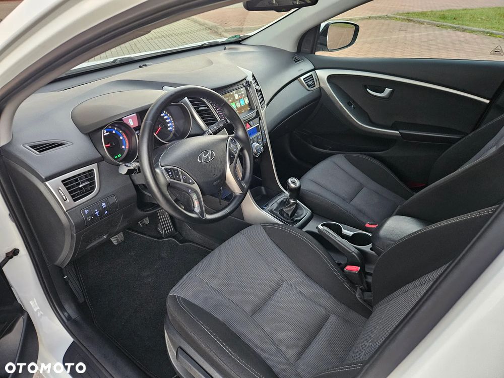 Hyundai i30 1.6 CRDi Fifa World Cup Edition - 8