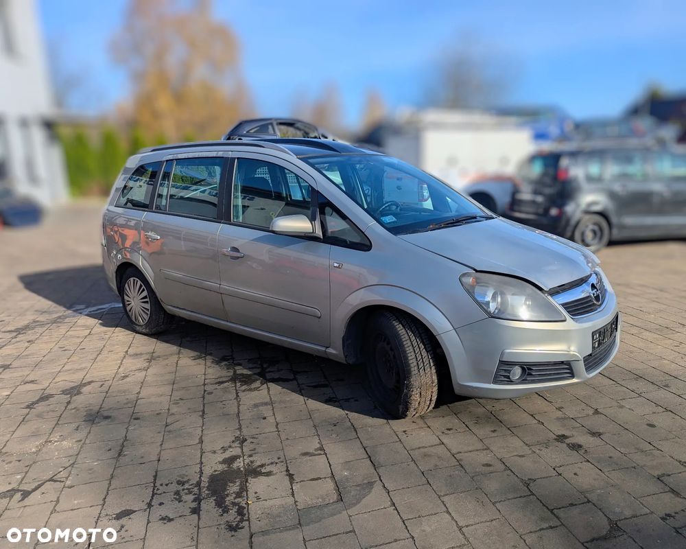OPEL Zafira B 1.6 2005 na części - 2