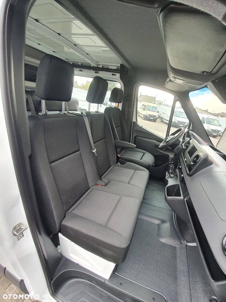 Mercedes-Benz Sprinter - 15