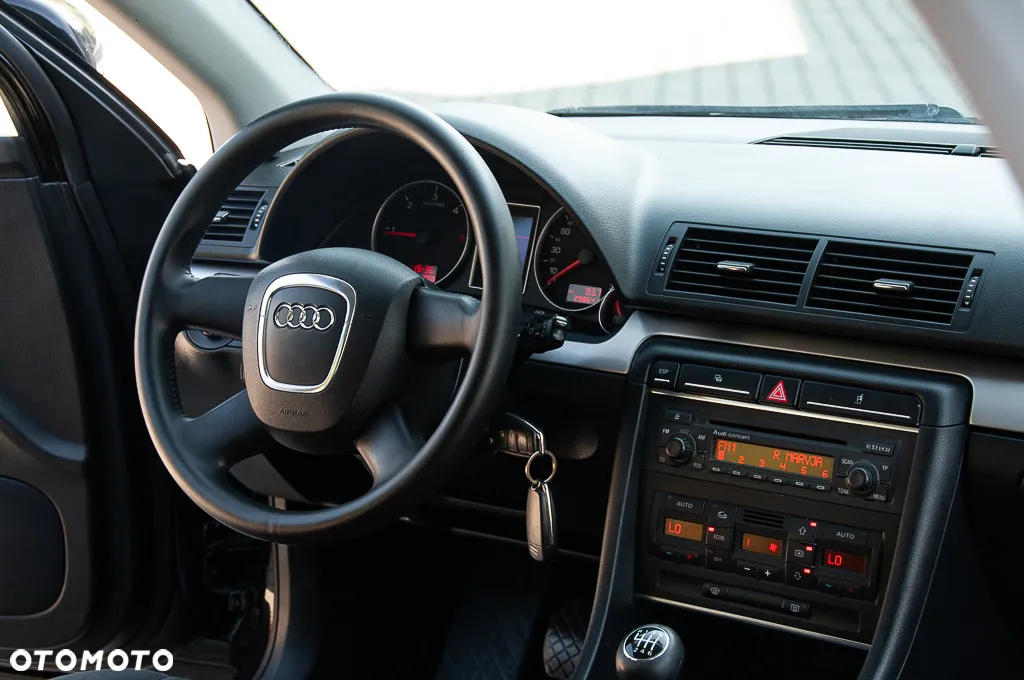 Audi A4 Avant 2.0 TDI - 27