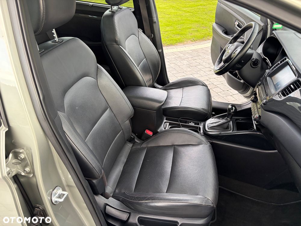 Kia Carens 1.7 CRDi Business Line 7os 7DCT - 35