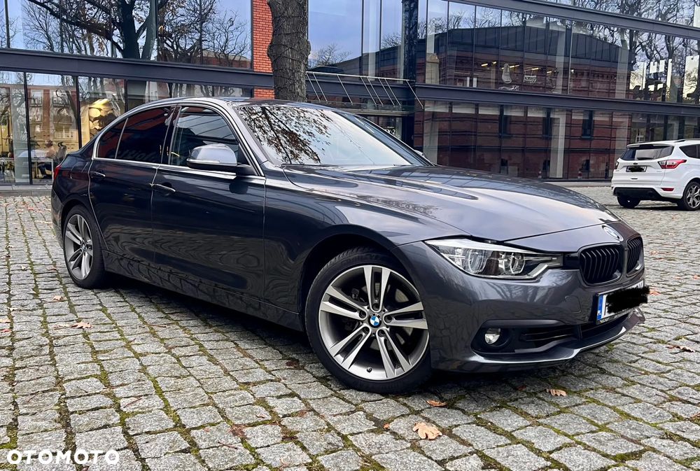 BMW Seria 3 330i xDrive - 1