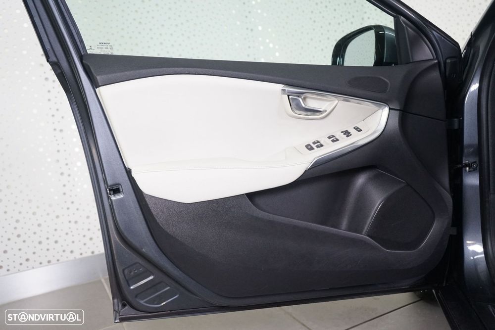 Volvo V40 1.6 D2 Summum - 18