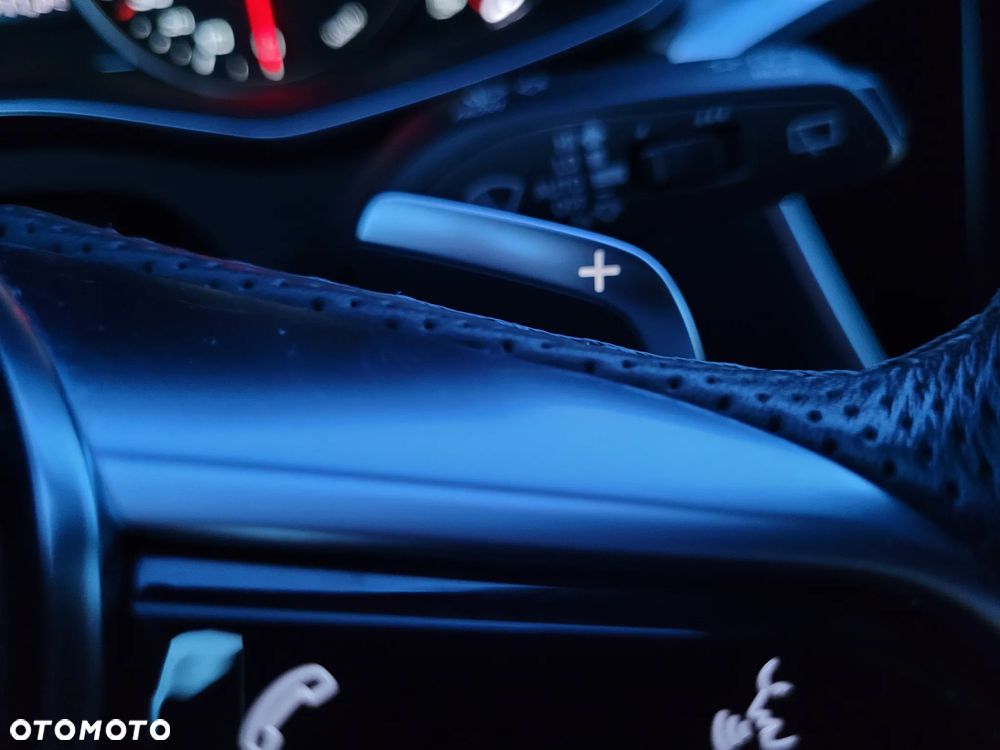 Audi A6 Avant 40 TDI S tronic S line - 17