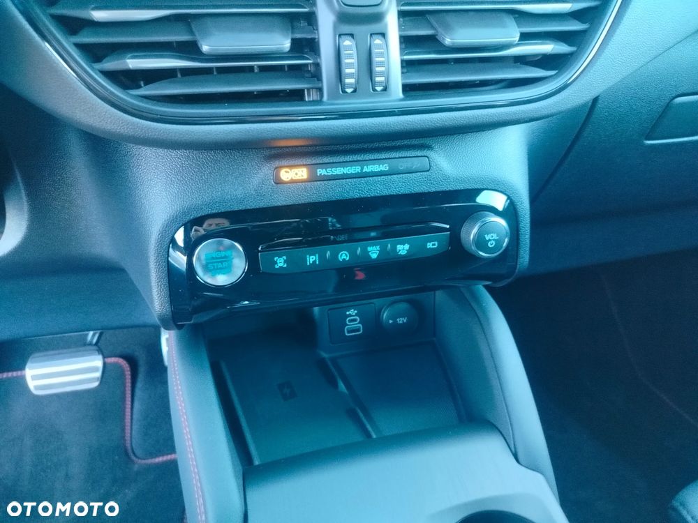 Ford Kuga 1.5 EcoBoost FWD ST-Line X - 31