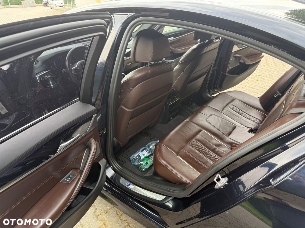 BMW Seria 5 M550i xDrive sport - 8