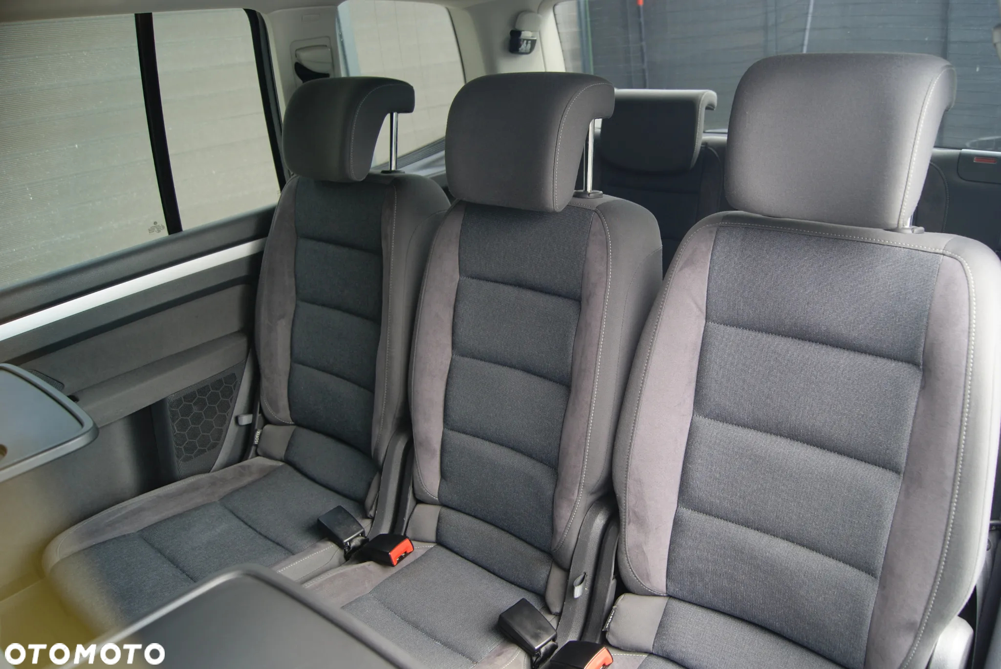 Volkswagen Touran 2.0 TDI DPF DSG STYLE - 24