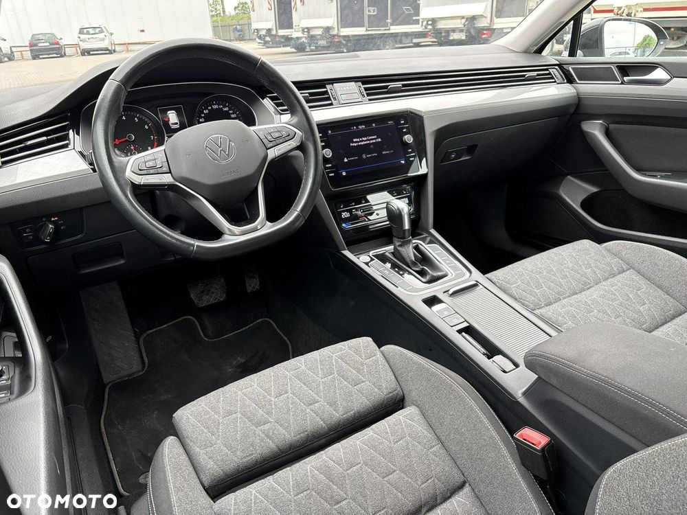 Volkswagen Passat - 12