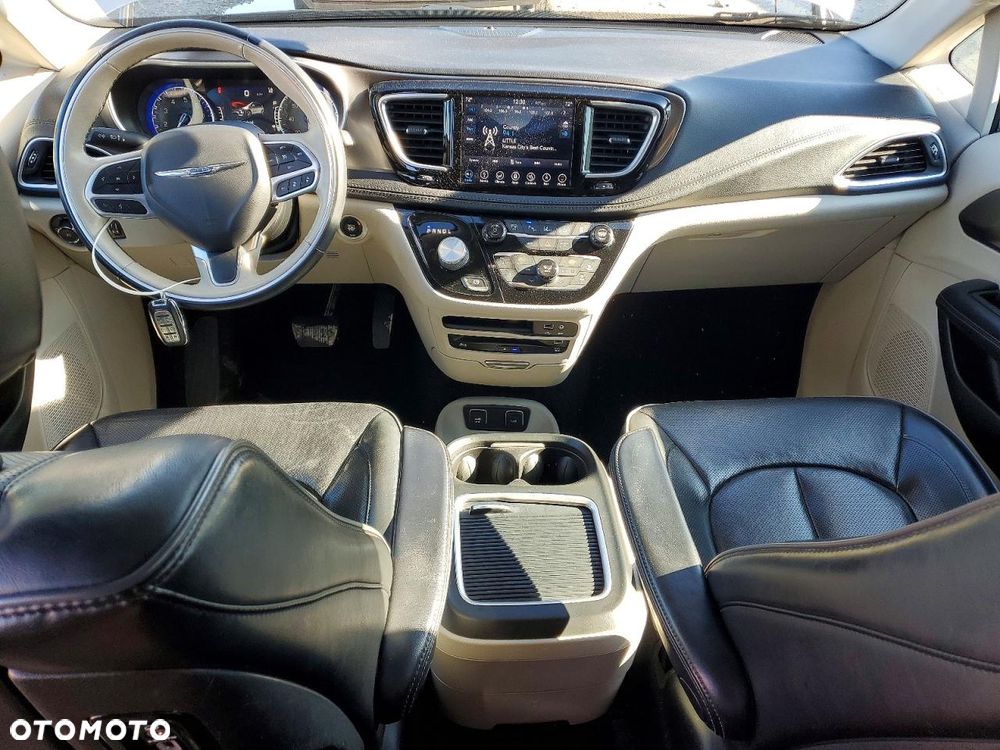 Chrysler Pacifica - 5
