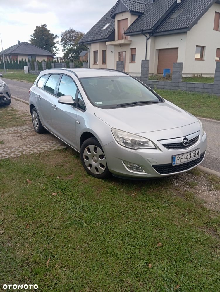 Opel Astra 2011 photo 3