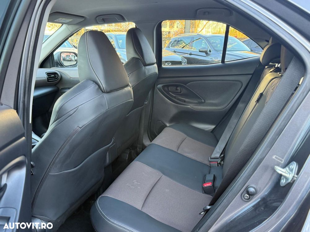 Toyota Yaris Cross 1.5 VVT-i HSD 4x2 Exclusive Elegant - 9