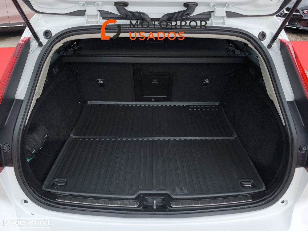 Volvo V60 2.0 B4 Momentum Geartronic - 6