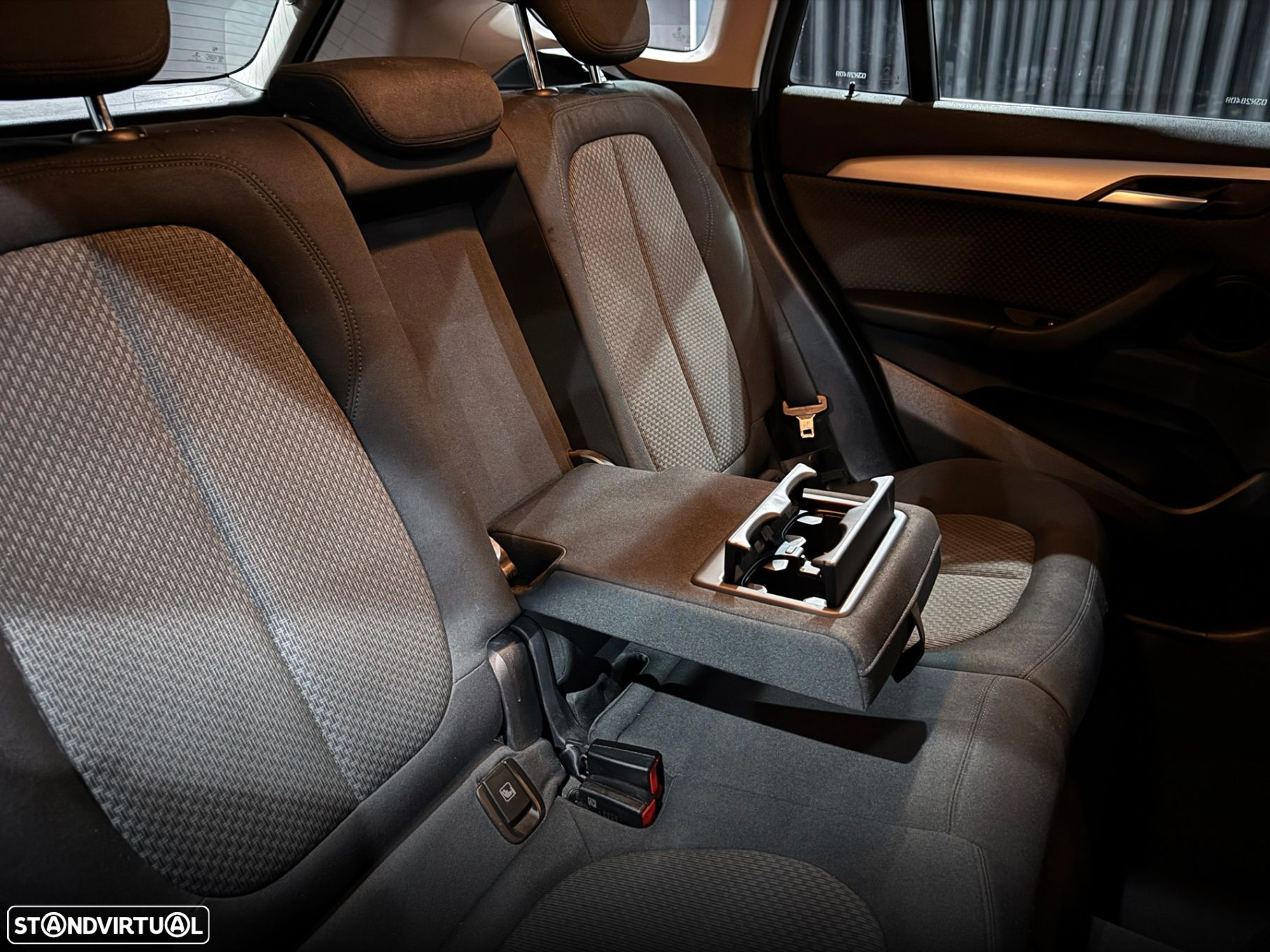 BMW X1 18 d sDrive Auto Line Sport - 37