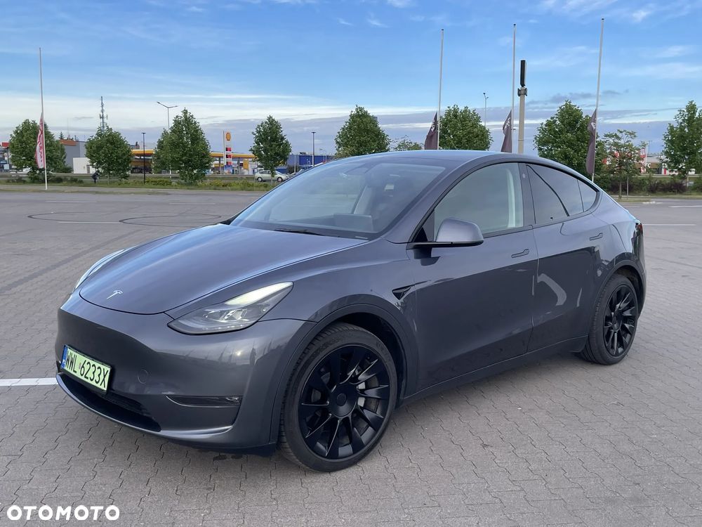 Tesla Model Y Long Range AWD - 1