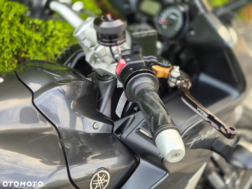 Yamaha FZ - 15