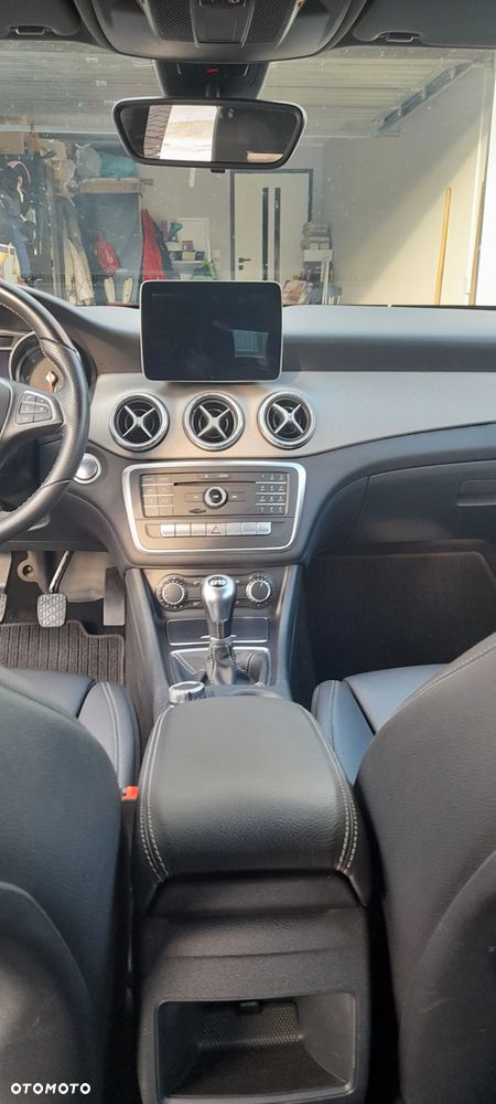 Mercedes-Benz CLA Shooting Brake 180 d - 12